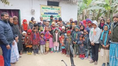 Photo of वीर अब्दुल हमीद फाउंडेशन ने मदरसा के बच्चों को दिया जैकेट व मोजा