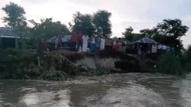 Photo of कोसी के कटाव से ग्रामीणों परेशान, प्रशासन से मदद की लगाई गुहार