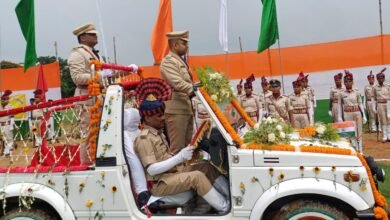 Photo of एसपी ने पुलिस लाइन में फहराया तिरंगा