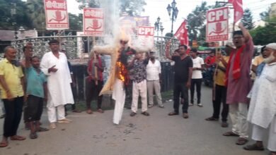 Photo of महंगाई के खिलाफ भाकपा ने पीएम का फूंका पुतला