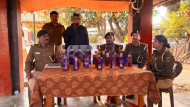 Photo of 13 लीटर विदेशी शराब के साथ एक कारोबारी गिरफ्तार, बलवाहाट थाना पुलिस की कार्रवाई