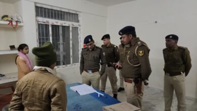 Photo of वरीय पुलिस अधीक्षक ने अनुमंडल पुलिस पदाधिकारी टिकारी के साथ पंचानपुर थाना का किया औचक निरीक्षण