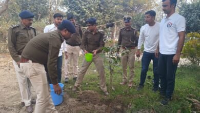 Photo of पुलिस केंद्र में आयोजित हुआ क्रिकेट मैच तो एसपी ने किया वृक्षारोपण