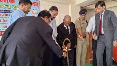 Photo of राष्ट्रीय लोक अदालत का जिलाधिकारी, जिला एवं सत्र न्यायाधीश, पुलिस अधीक्षक ने दीप प्रज्वलित कर किया शुभारंभ