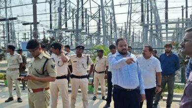 Photo of जिलाधिकारी एवं पुलिस अधीक्षक ने सिहौल में अवस्थित 400/220/132 KV सब स्टेशन का संयुक्त निरीक्षण किया