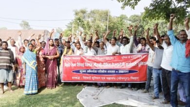 Photo of बकाया मजदूरी भुगतान की मांग व वादा खिलाफी के खिलाफ सिंचाई सृजन कार्यालय के मुख्य अभियंता का घेराव कर किया प्रदर्शन