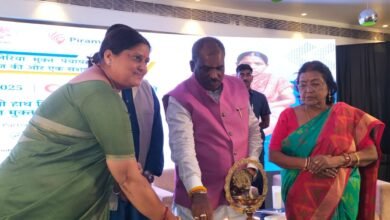 Photo of फाइलेरिया उन्मूलन कार्यक्रम में बेहतर कार्य के लिए मुखियाओं का हुआ सम्मान