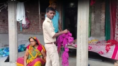 Photo of आंगनवाड़ी सहायिका की पुतोहु का फंदे से लटकती मिली घर में लाश, हत्या या आत्महत्या बना बड़ा सवाल