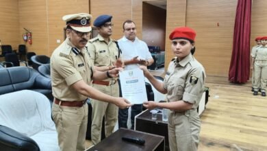 Photo of डीआईजी ने वितरित किया नव नियुक्त सिपाही के बीच नियुक्ति पत्र