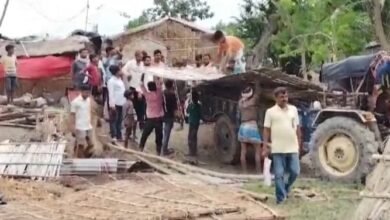 Photo of कोसी नदी के कटाव से दर्जनों घर नदी में हुआ विलीन