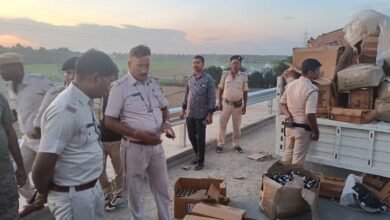 Photo of पिकअप और कार से बरामद हुआ 13 लाख रुपए के 435 लीटर कोरेक्स कफ सिरफ