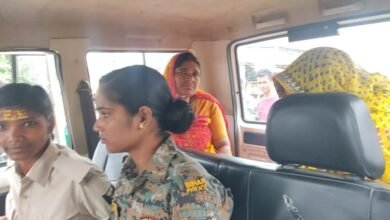 Photo of मां भगवती विषहरी मंदिर में चेन स्नैचिंग करती दो महिला चोर गिरफ्तार