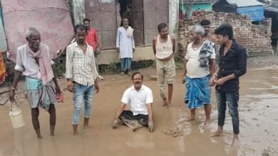 Photo of NH 107 की बदहाली को लेकर लोगों का तीखा विरोध