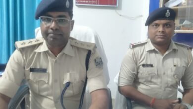 Photo of पहले मोबाइल चार्ज करने के विवाद में हुए मारपीट के दौरान मृत युवक मामले में दो आरोपी गिरफ्तार