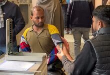 Photo of डॉ. मनोज ने लगाया निःशुल्क चिकित्सा शिविर