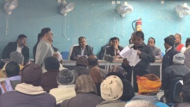 Photo of जिलाधिकारी की अध्यक्षता में आयोजित जनता दरबार में लगभग एक सौ से अधिक मामलों की सुनवाई की गई