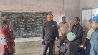 Photo of डीएम ने विद्यालय निरीक्षण क्रम में शैक्षणिक व्यवस्थाओं का लिया जायजा