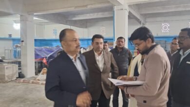 Photo of डीएम ने बाढ़ आश्रय स्थल मरम्मती, सौंदर्यीकरण कार्य का किया निरीक्षण