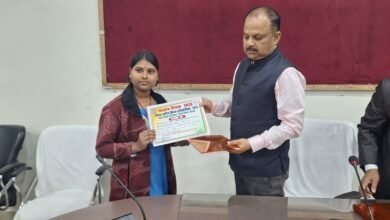 Photo of डीएम ने जिला स्तर पर आयोजित क्विज प्रतियोगिता में उत्कृष्ट प्रदर्शन करने वाले छात्रों को किया सम्मानित