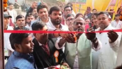 Photo of सृष्टि कन्या विवाह सोसाइटी के कार्यक्रम में विधायक ने नव विवाहिता के बीच उपहार का किया वितरण